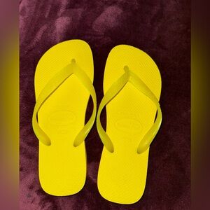 Havaianas Yellow Women's Sandals NWOT